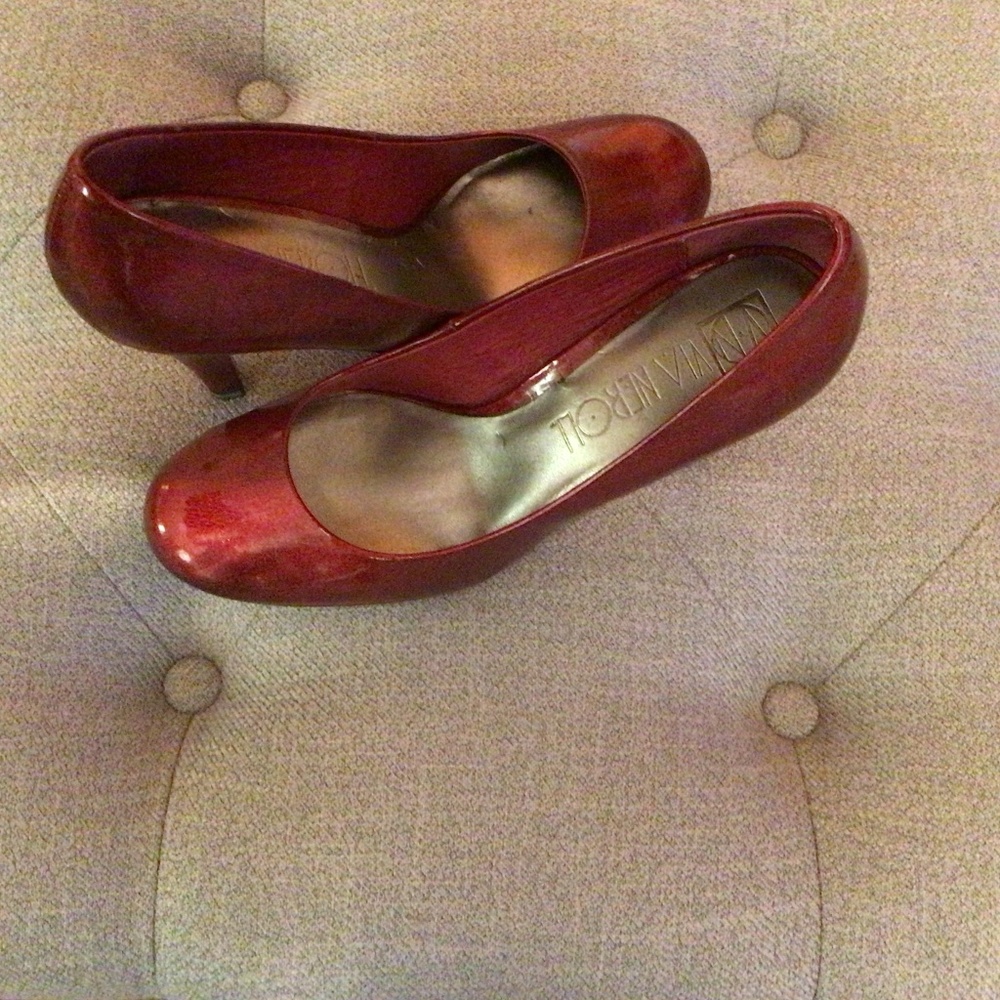 Via Neroli Pumps